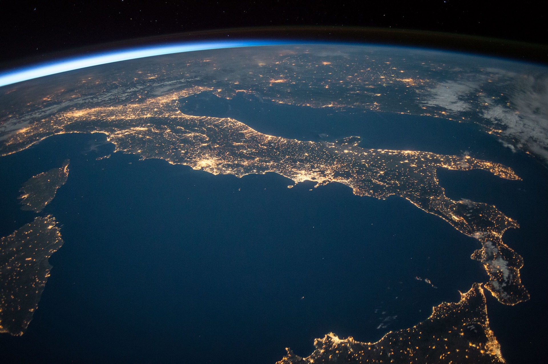 international-space-station-1776401_1920